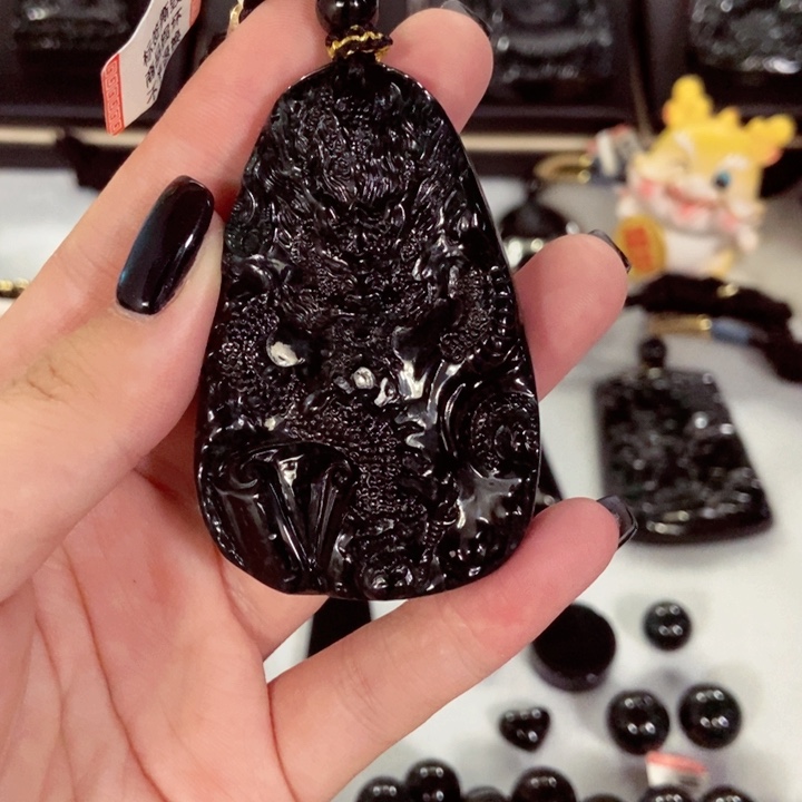 东***翡翠未镶嵌颈饰翡翠
