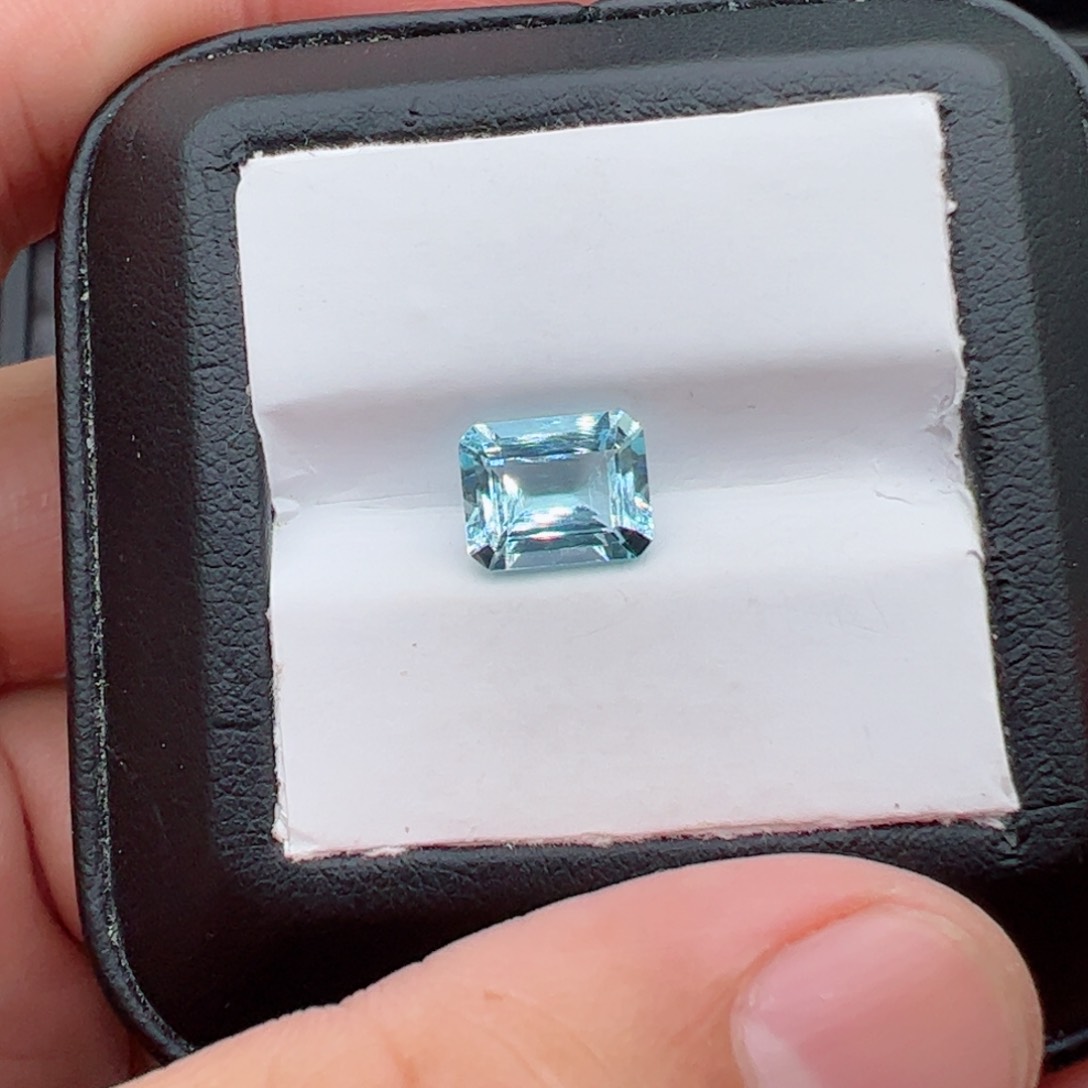 海蓝宝石裸石未镶嵌2.02克拉