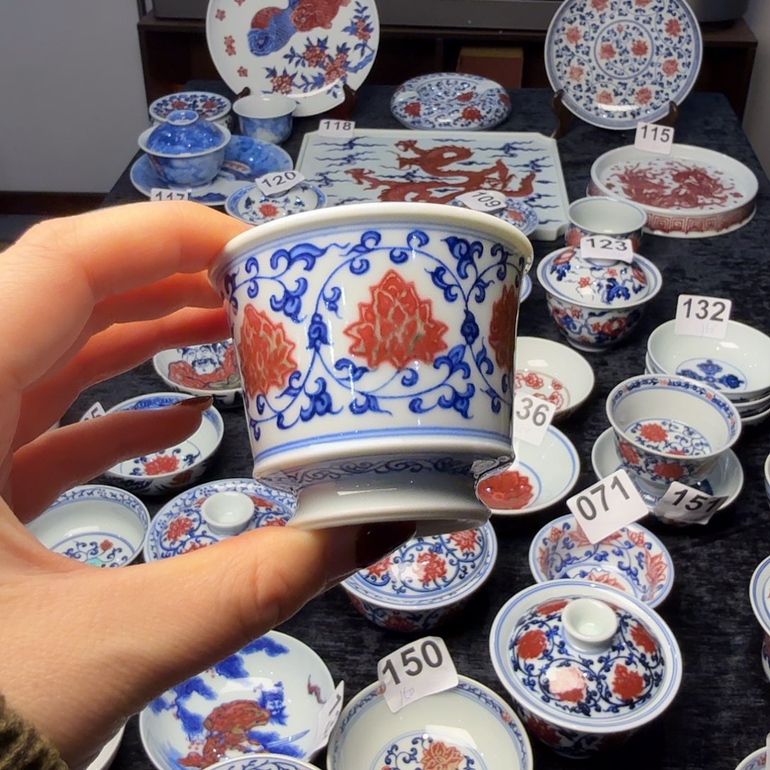 无***为青花釉里红马蹄杯活动款