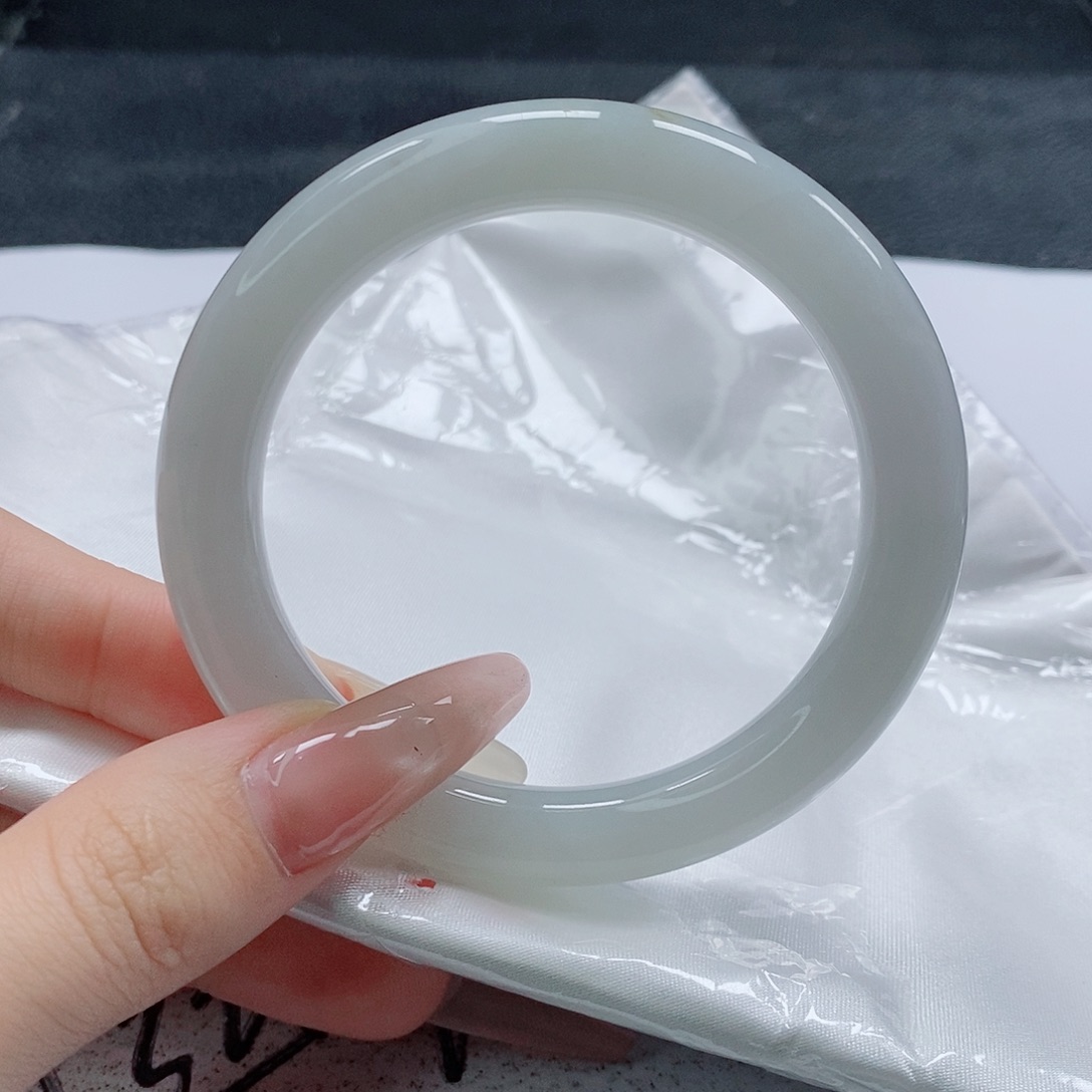 【闪购商品】未镶嵌手镯（圆镯）翡翠476号