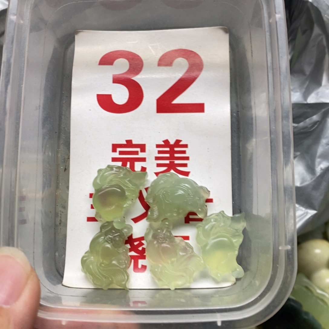 蛇纹石玉挂坠未镶嵌