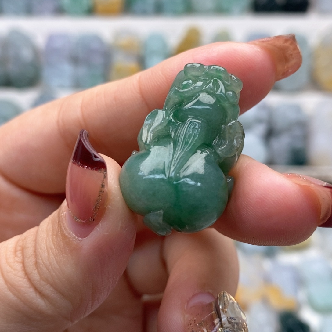 翡翠吊坠(赠链)未镶嵌