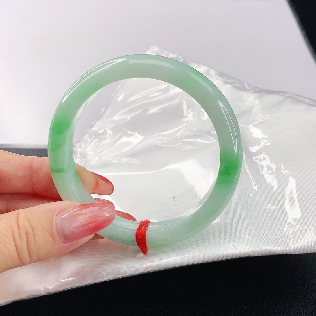 翡翠手镯未镶嵌翡翠352