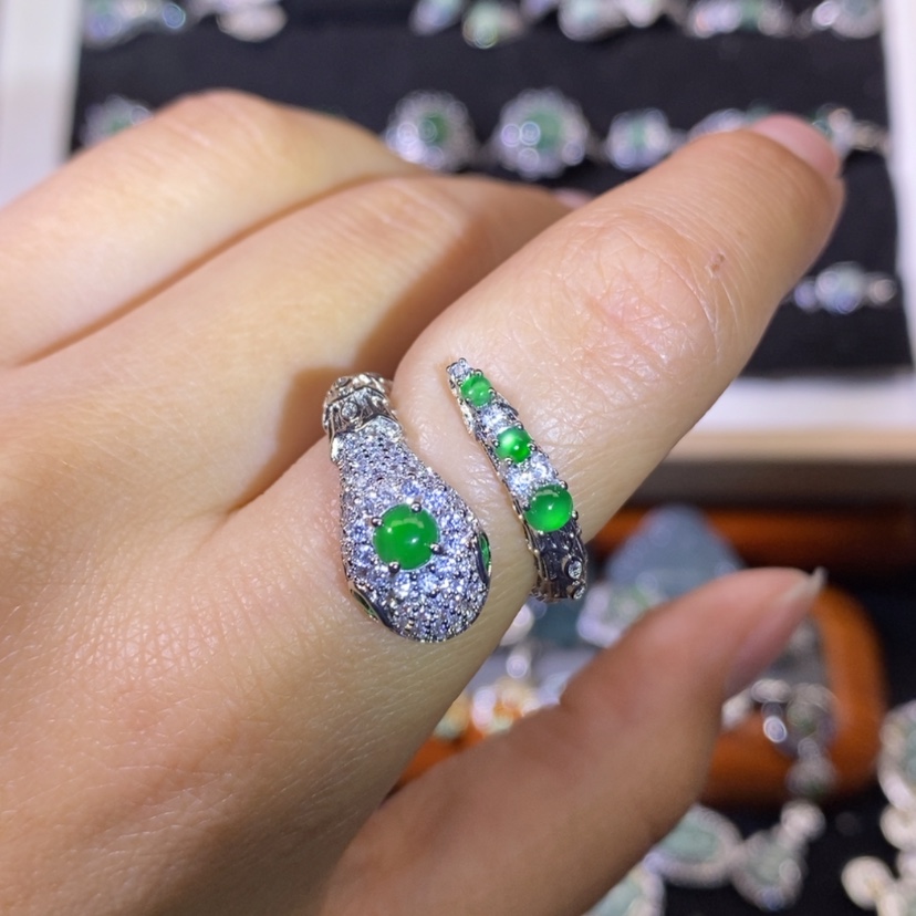 【闪购商品】翡翠颈饰未镶嵌天然