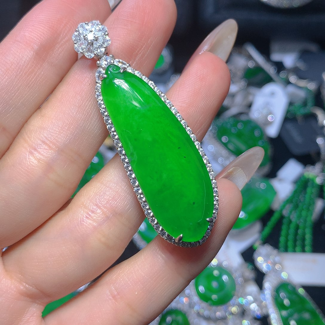 翡翠颈饰银S925镶嵌翡翠