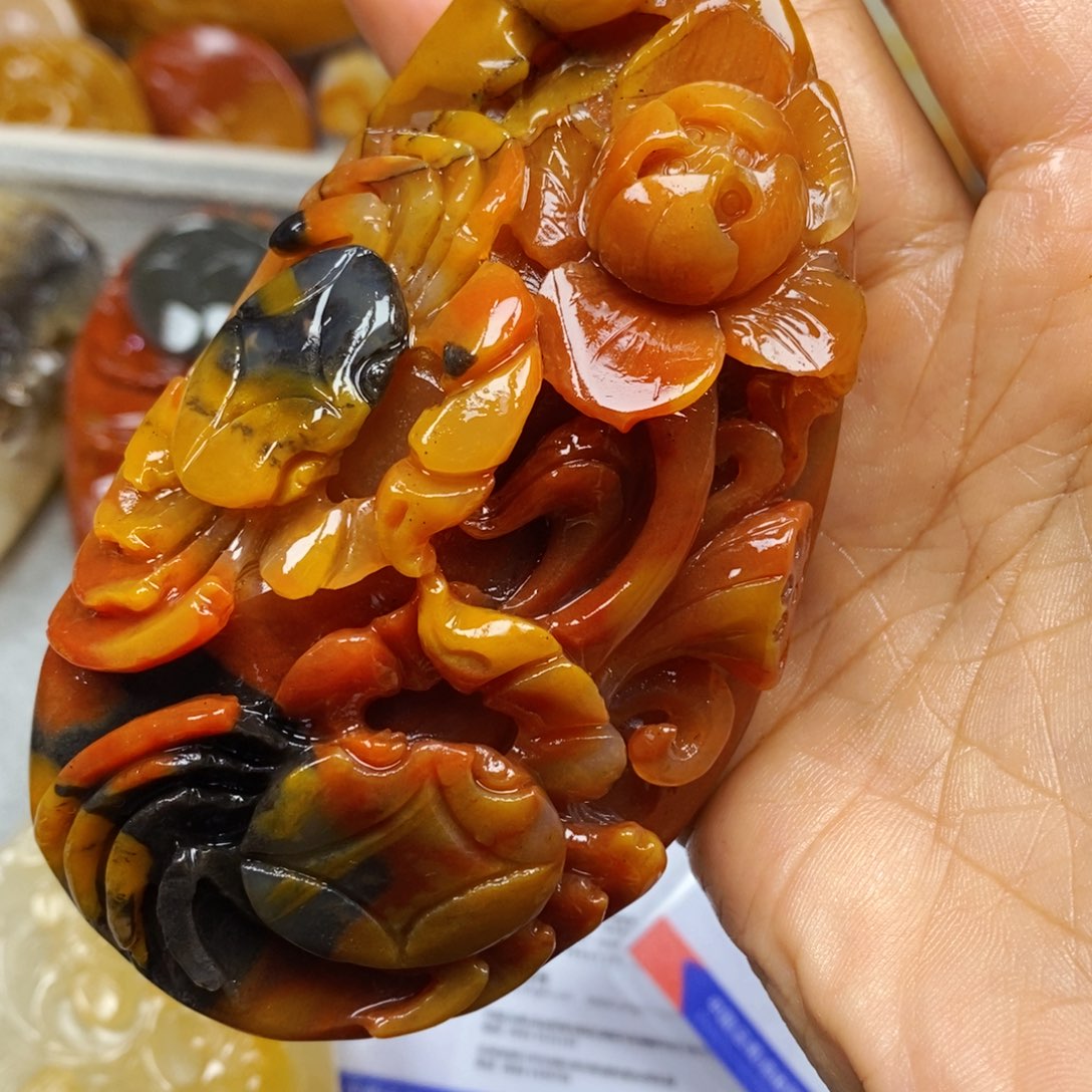 石英质玉（黄龙玉）颈饰未镶嵌