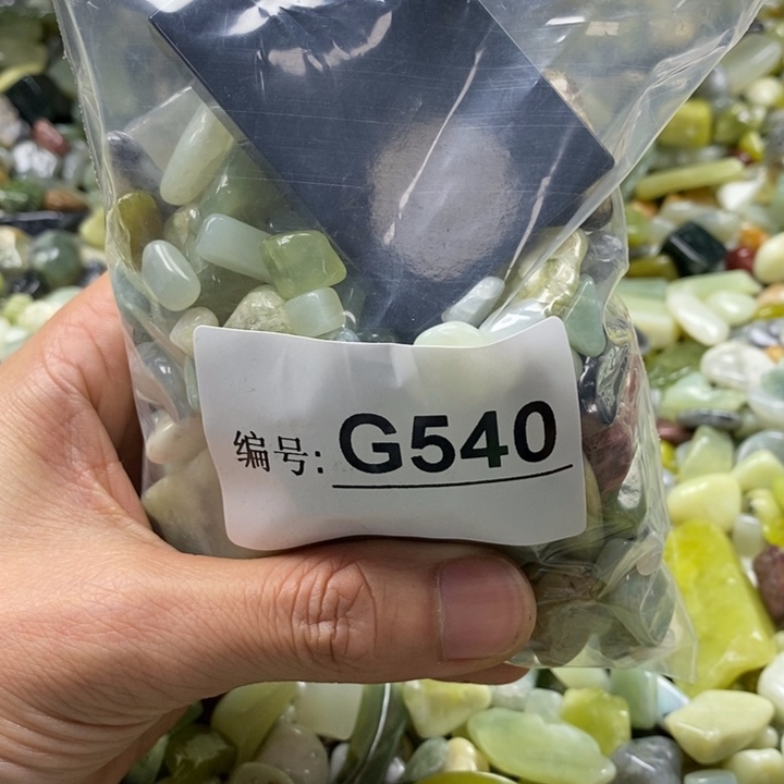 蛇纹石玉鱼缸石未镶嵌