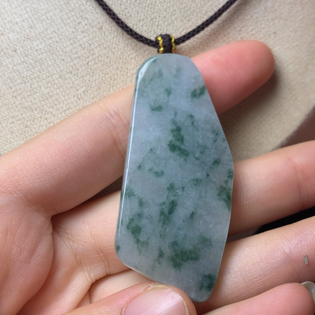 翡翠颈饰未镶嵌吊坠