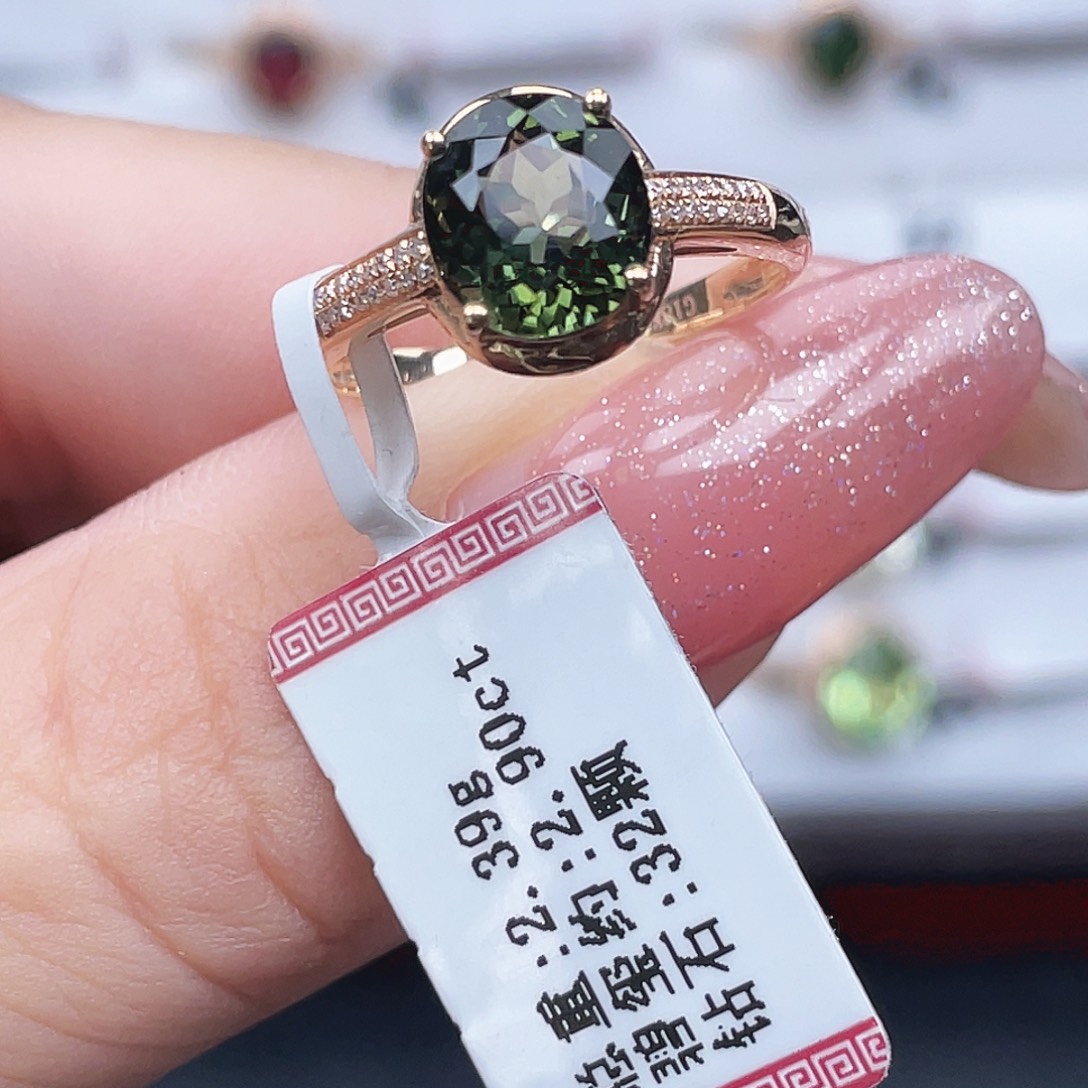 戒指18K金镶嵌碧玺