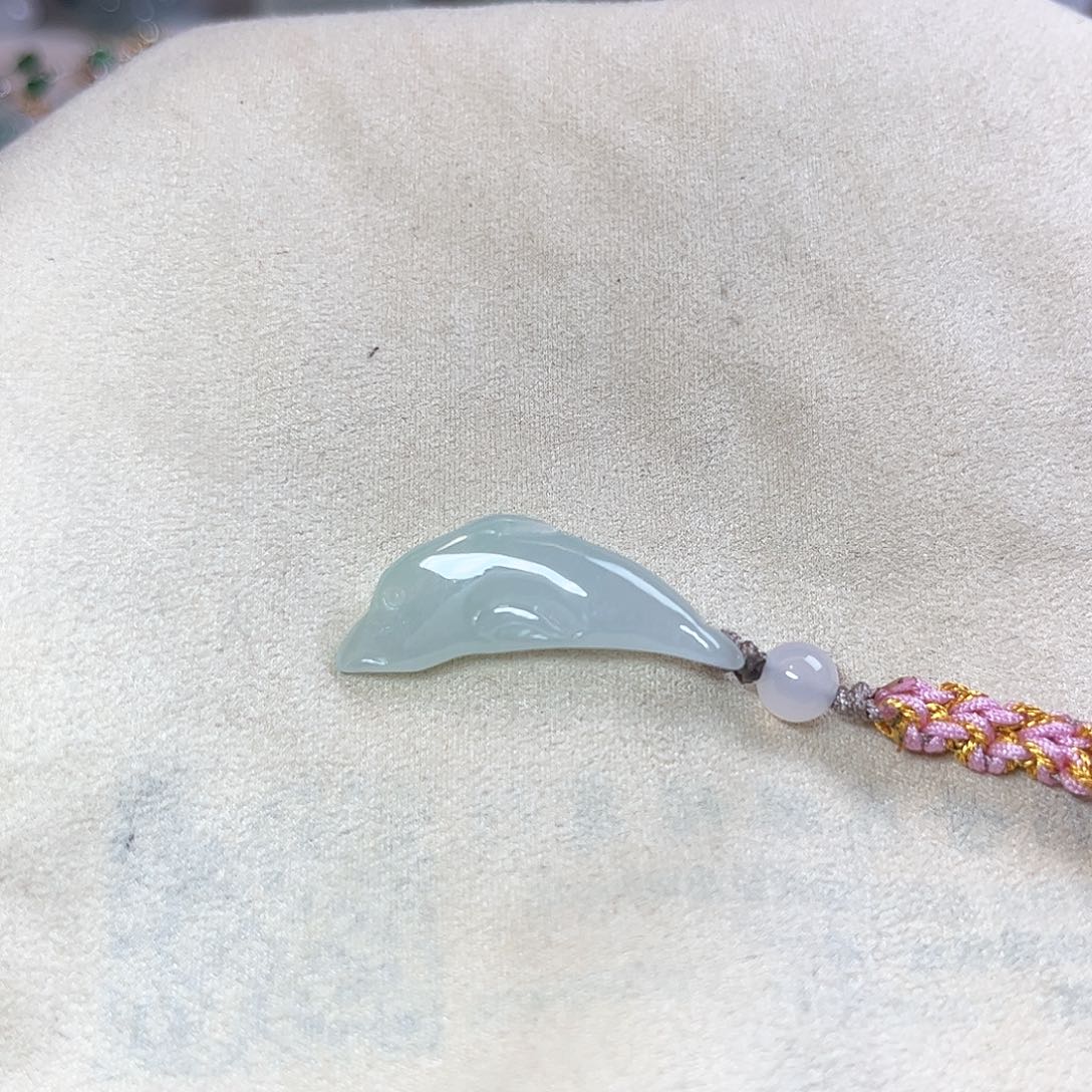 翡翠颈饰未镶嵌海豚