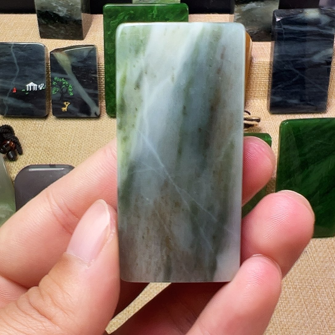 独山玉颈饰未镶嵌