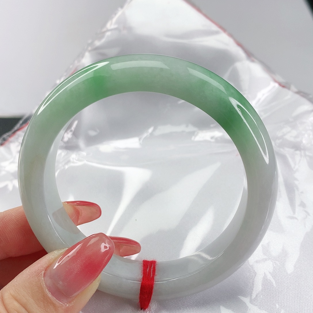 翡翠手镯未镶嵌翡翠401