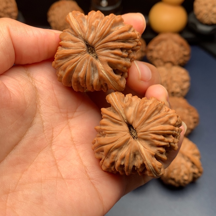 金***提把件文玩核桃41+红皮山地楼全品