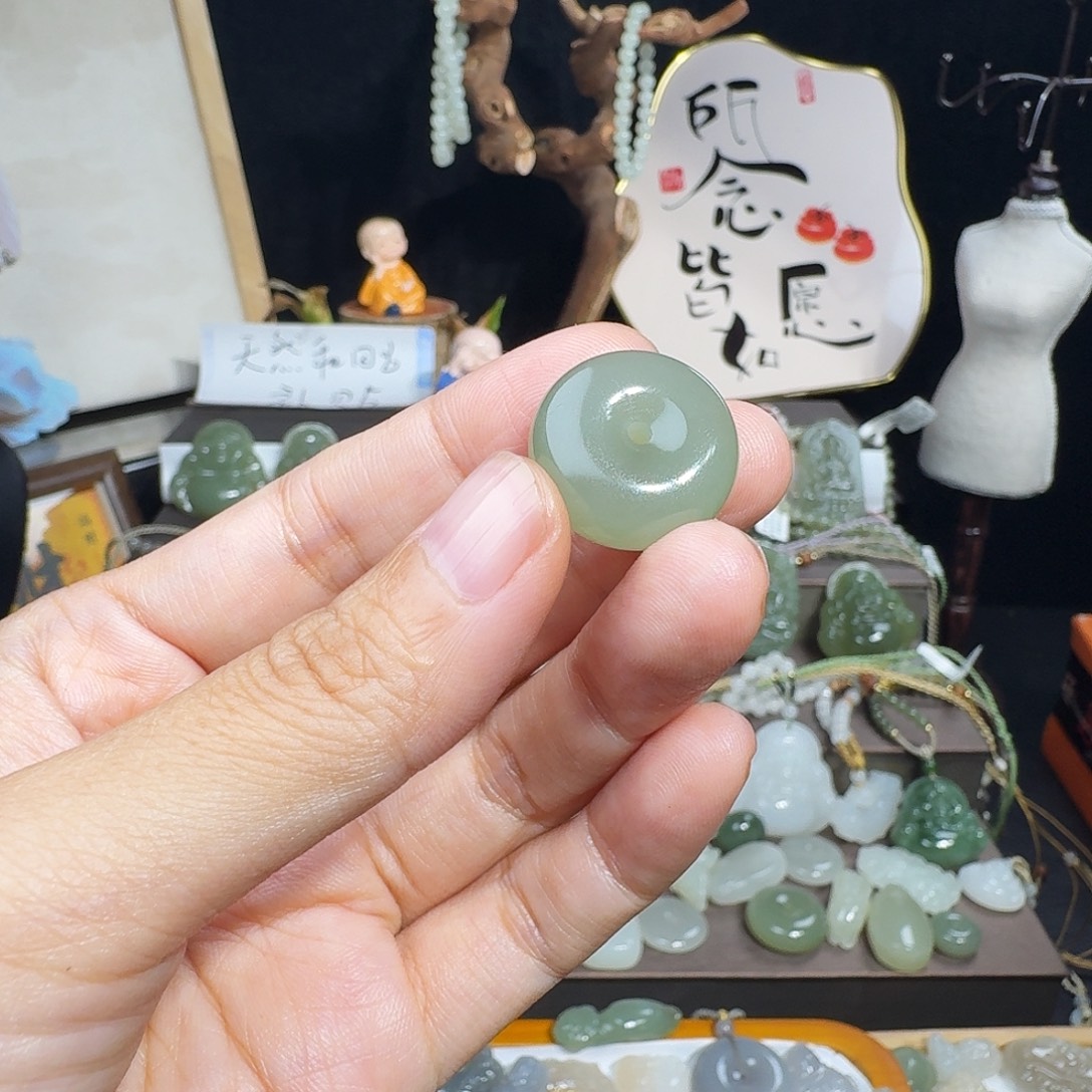 时***序和田玉未镶嵌颈饰