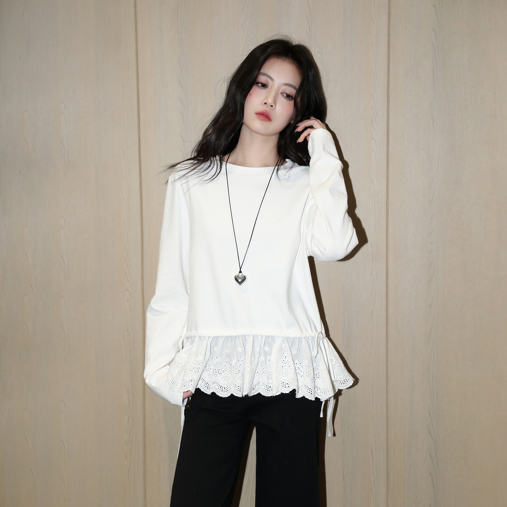 白色圆领长袖打底衫女秋冬2025秋季新款蕾丝拼接系带T恤内搭上衣