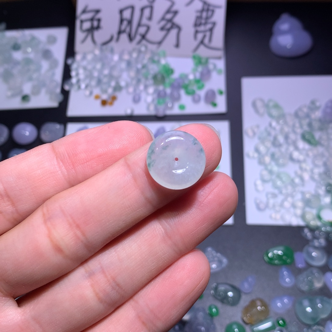 翡翠未镶嵌颈饰平安扣