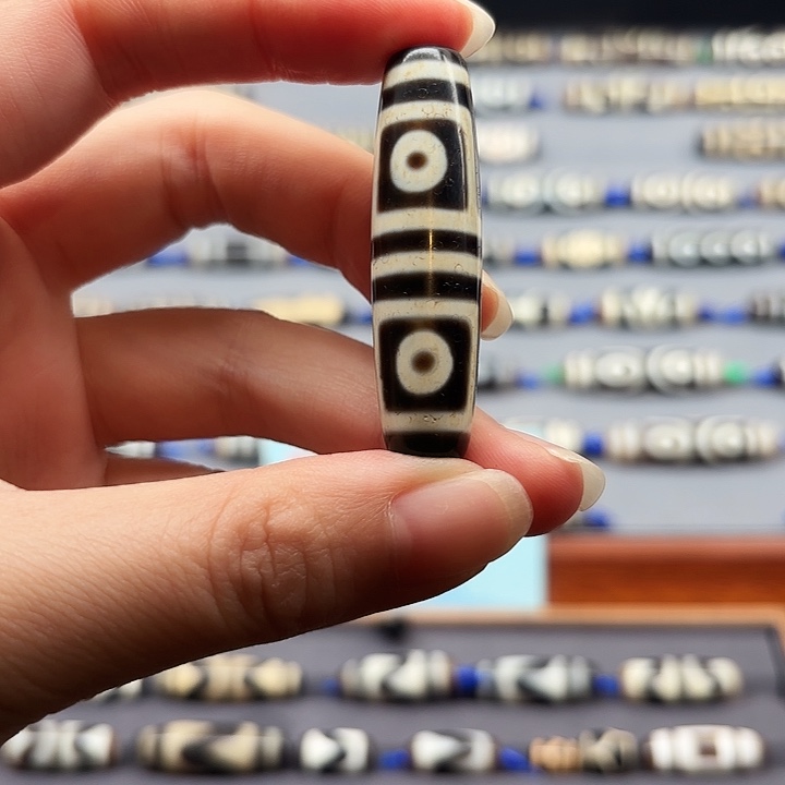 王***）玛瑙/玉髓未镶嵌颈饰