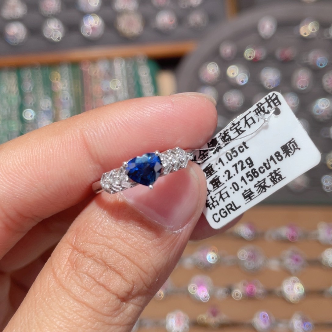蓝宝石戒指18K金镶嵌1.05cy 皇家蓝