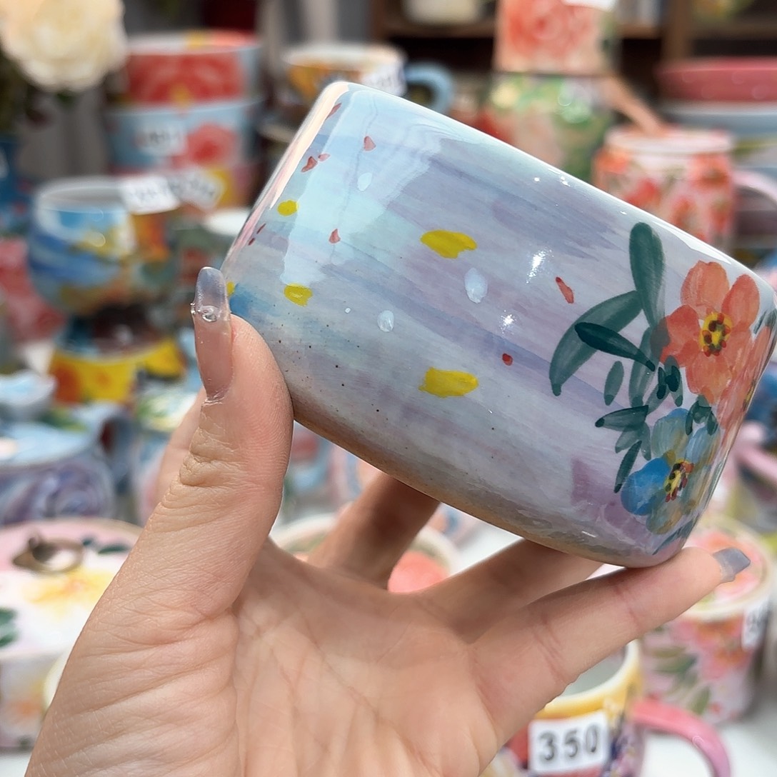 瓷片你在那里等他吗现在不在家
