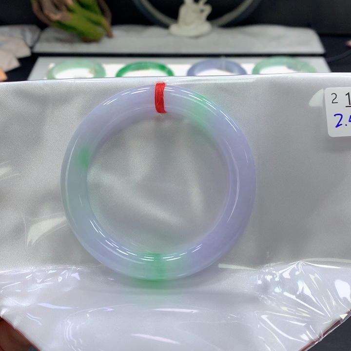 翡翠手镯未镶嵌翡翠