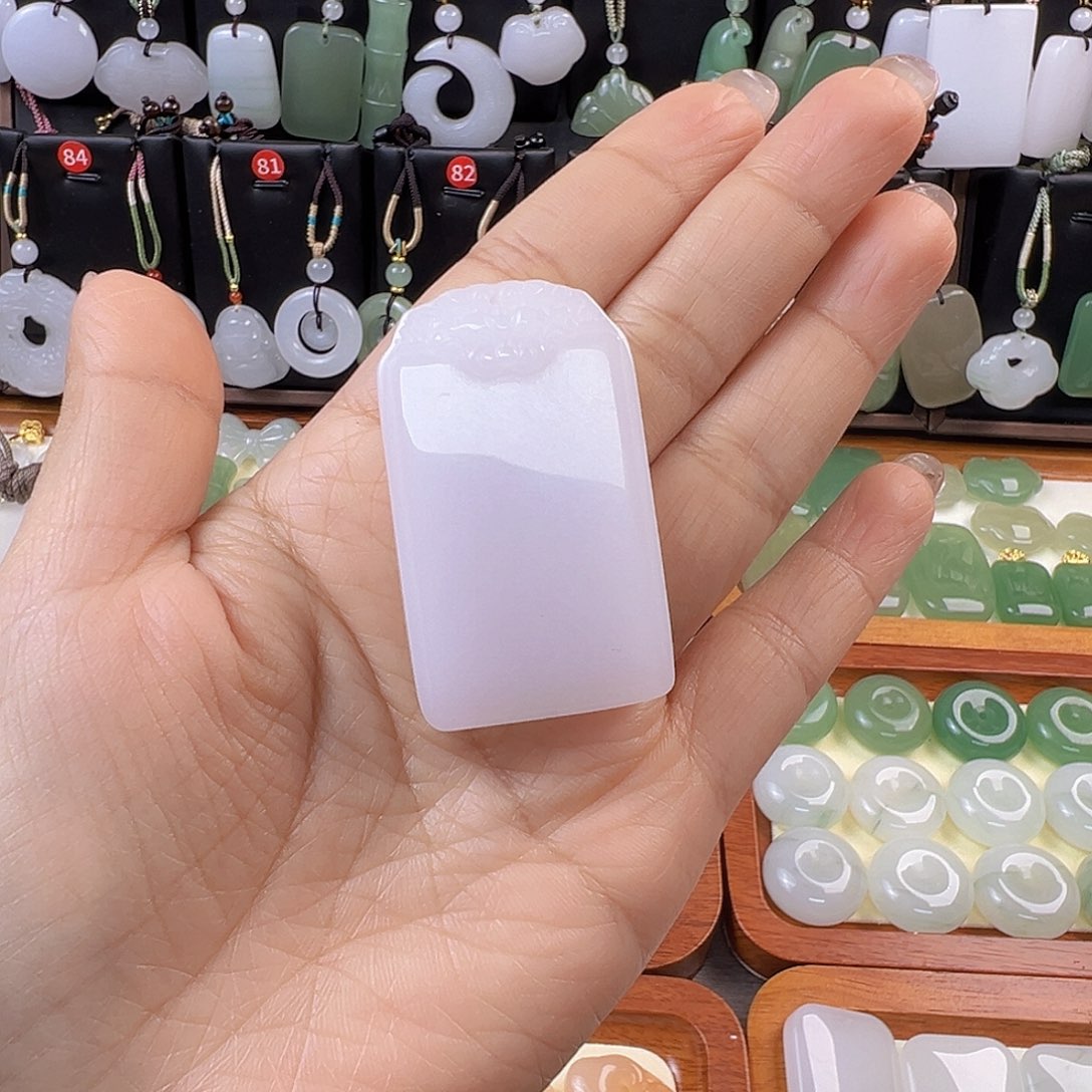 颈饰未镶嵌石英质玉