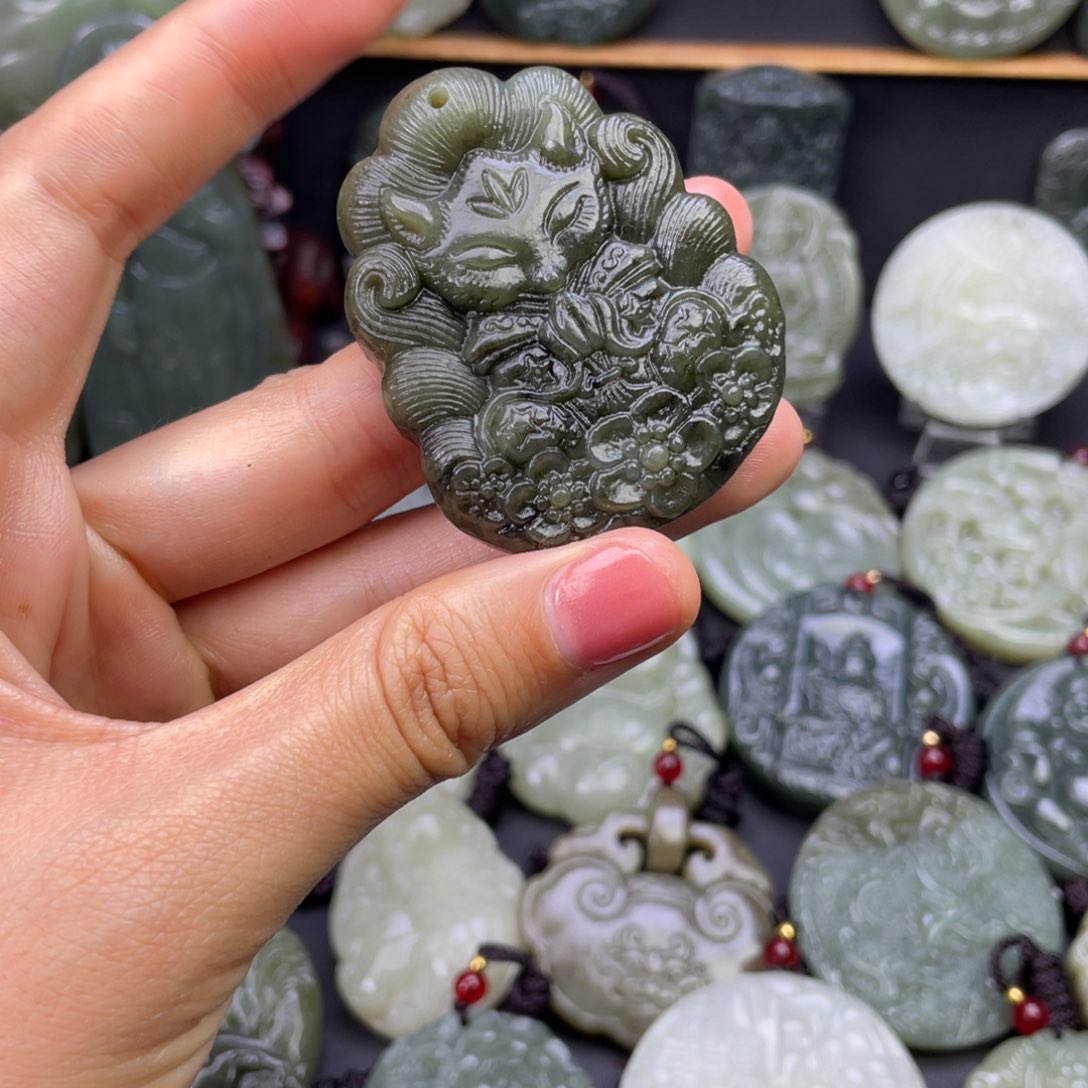 和田玉颈饰未镶嵌