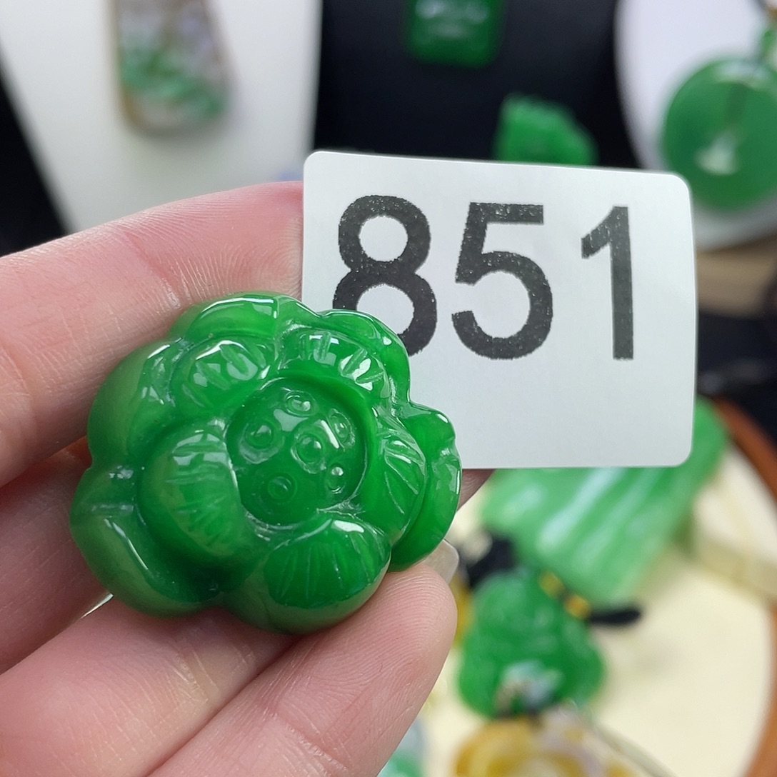 翡翠未镶嵌吊坠(赠链)