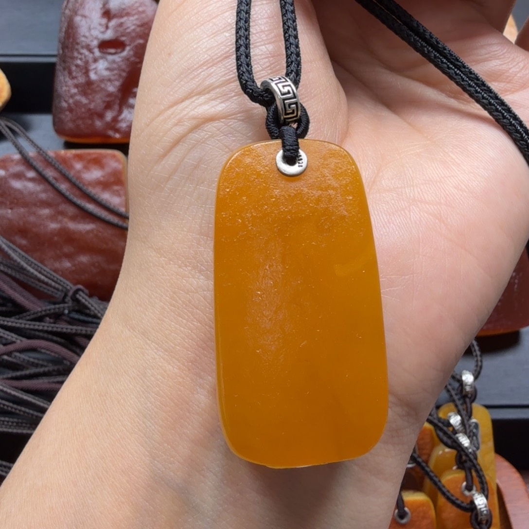 琥珀吊坠(赠链)未镶嵌