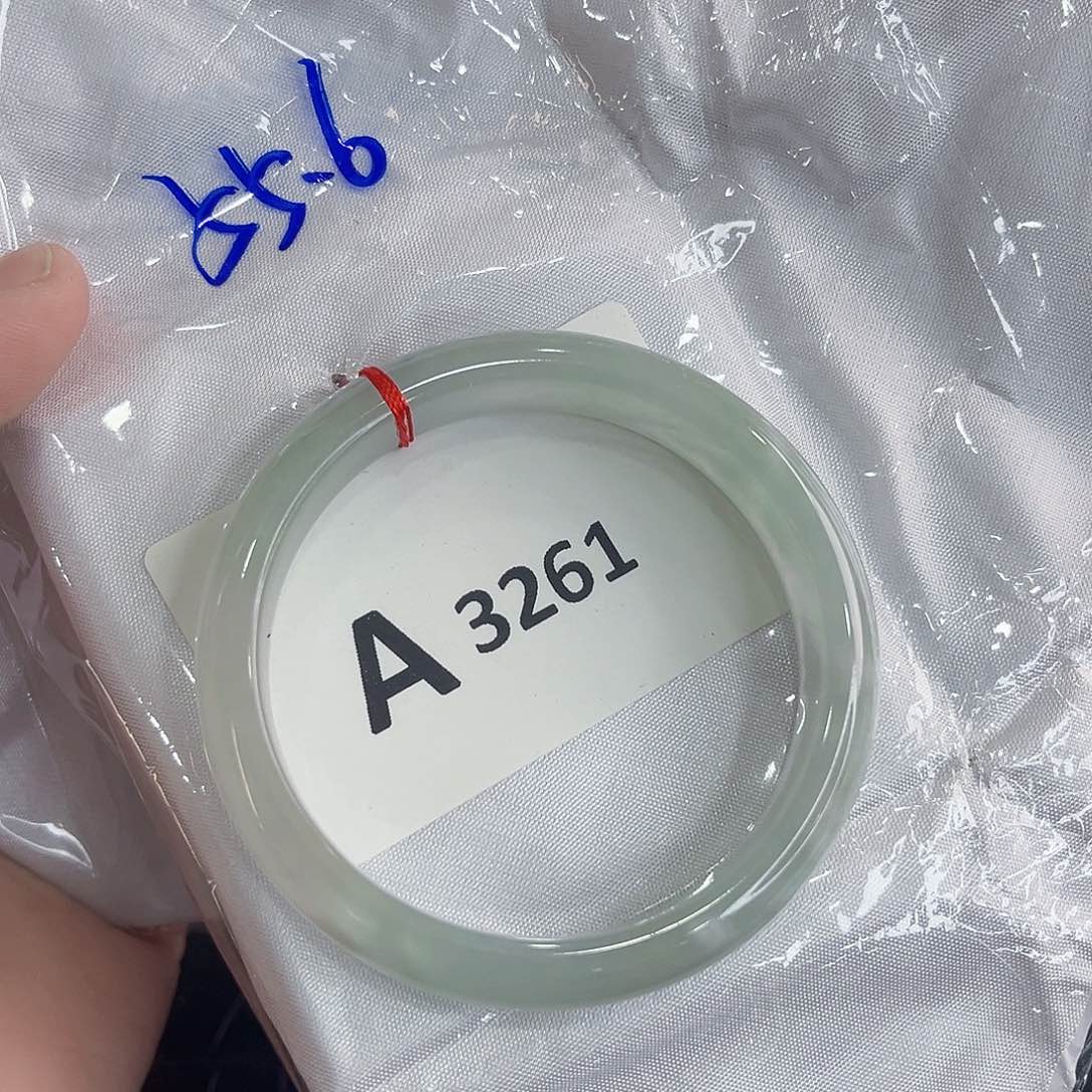 翡翠手镯未镶嵌多样性