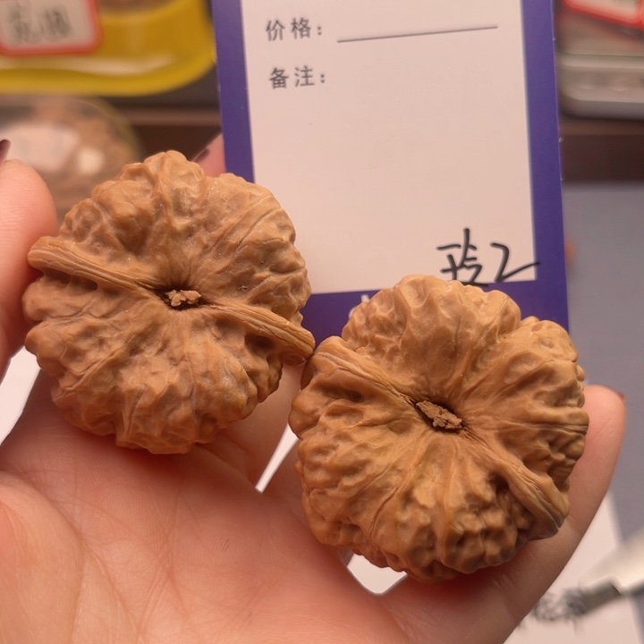 文玩核桃把件古****哥文玩核桃把件2