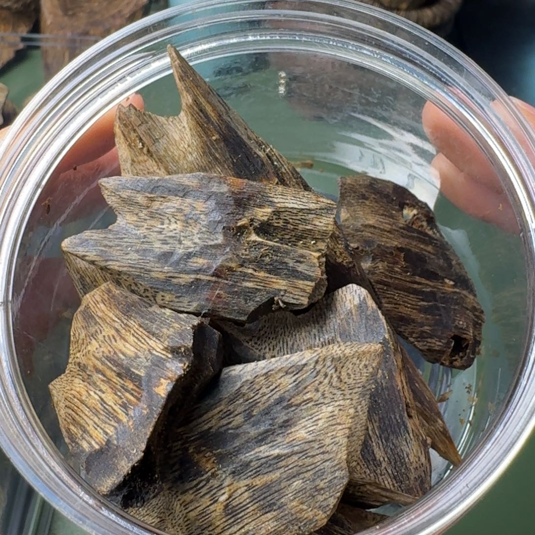 沉香手把件用****9海南陆河老块料51克