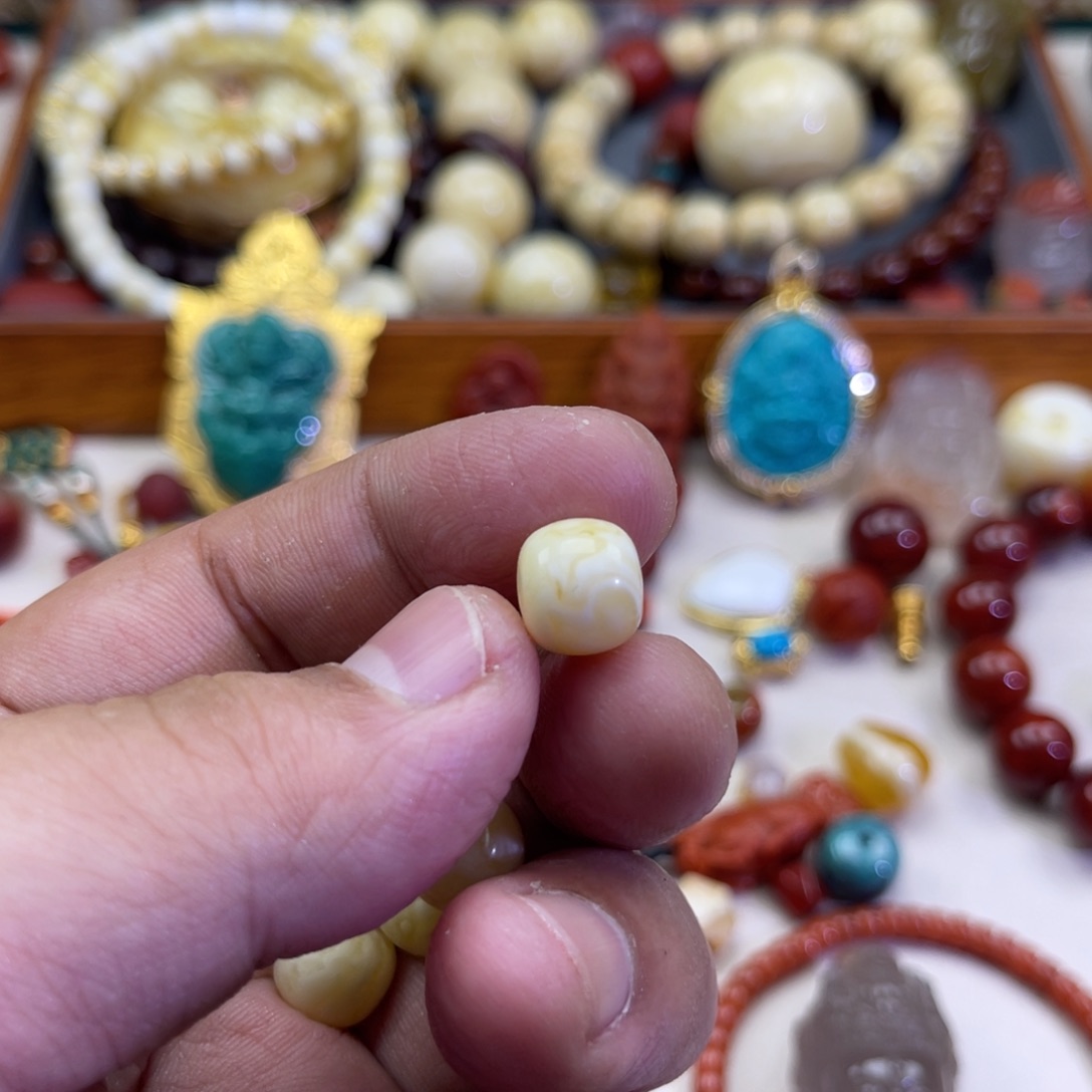 琥珀未镶嵌珠宝奇石66