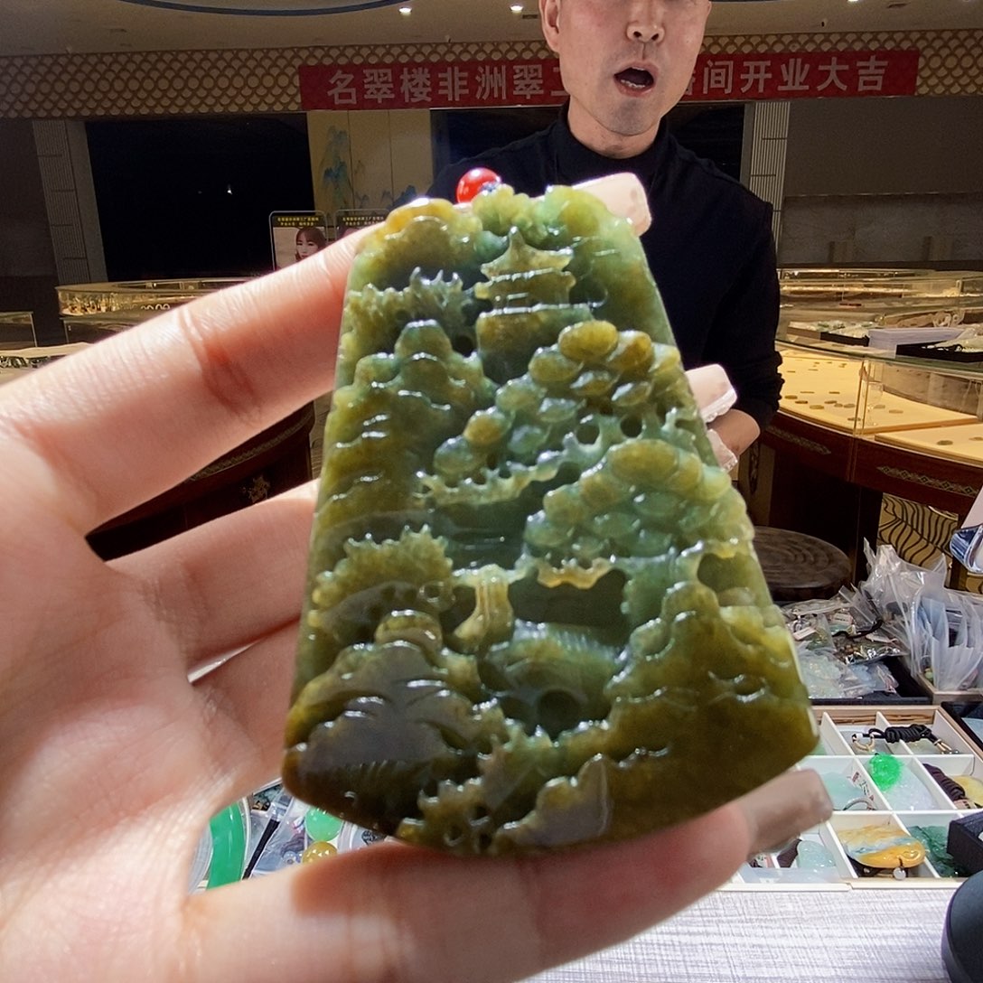 翡翠颈饰未镶嵌翡翠