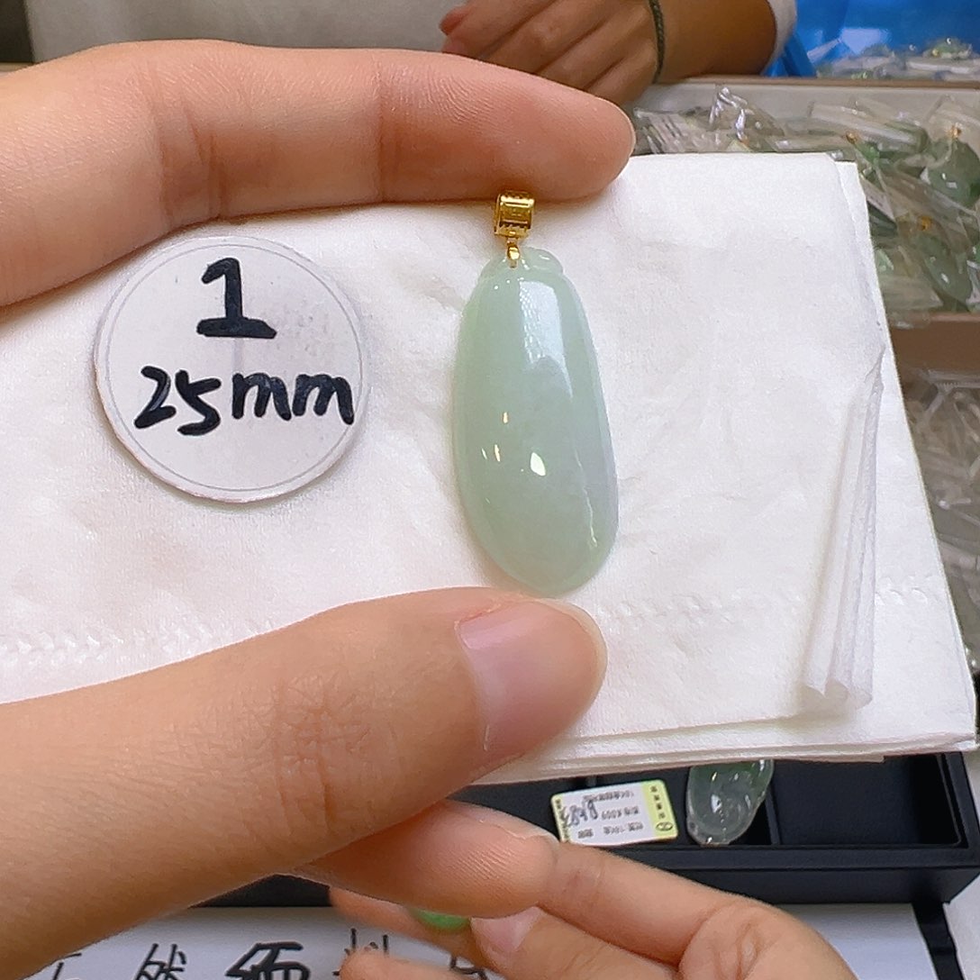 翡翠颈饰18K金镶嵌翡翠