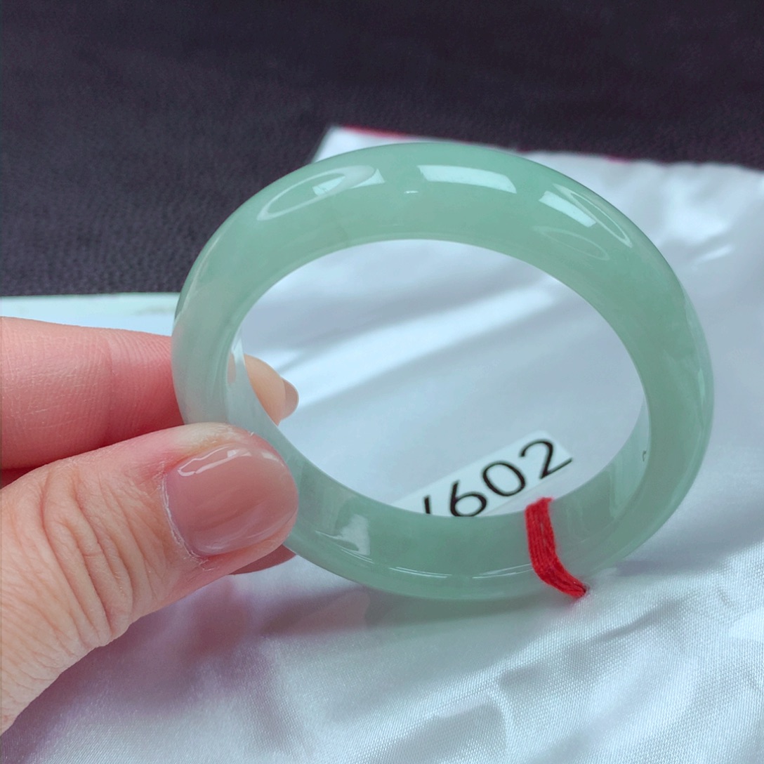 翡翠手镯未镶嵌手镯88