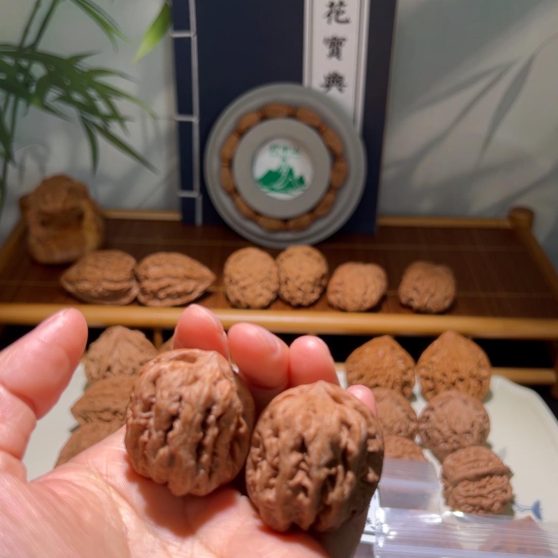秦***狼把件文玩核桃石墩