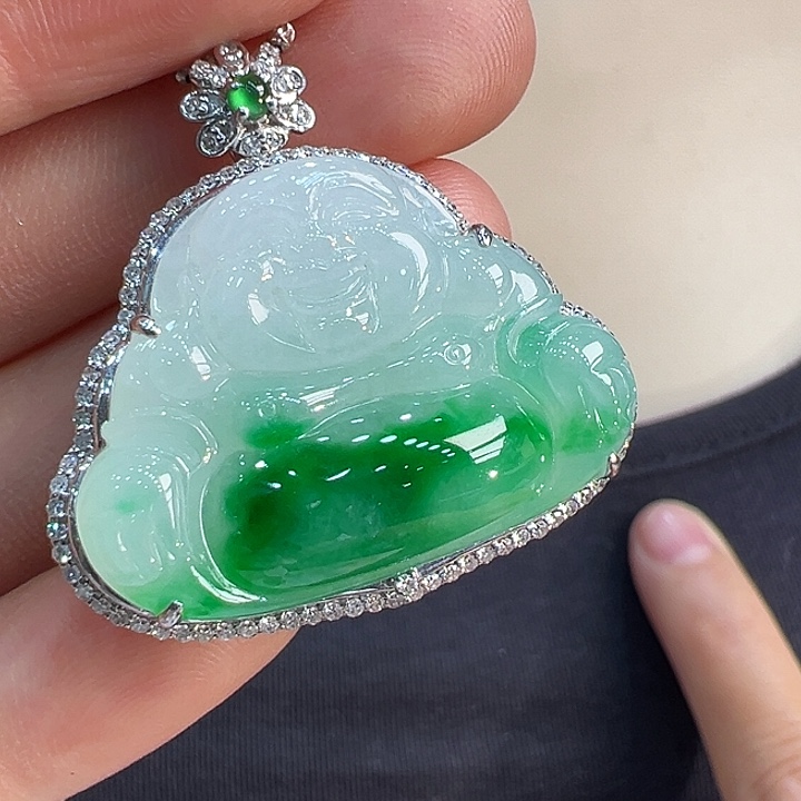 翡翠18K金镶嵌颈饰吊坠