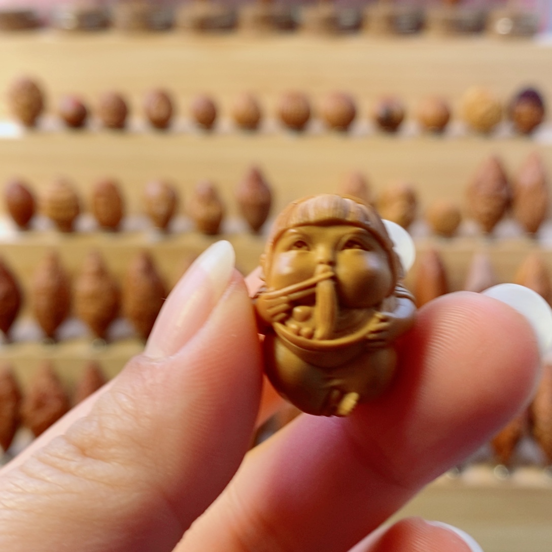 手串/手链橄榄核吃面条小女孩