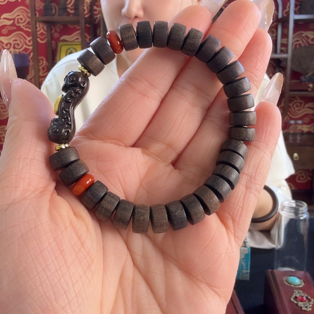 滴血莲花菩提吊坠以图片为准