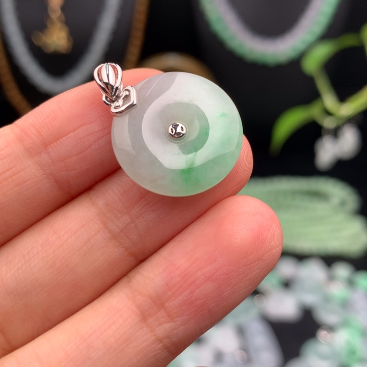 翡翠18K金镶嵌颈饰缅甸天然翡翠A货平安扣