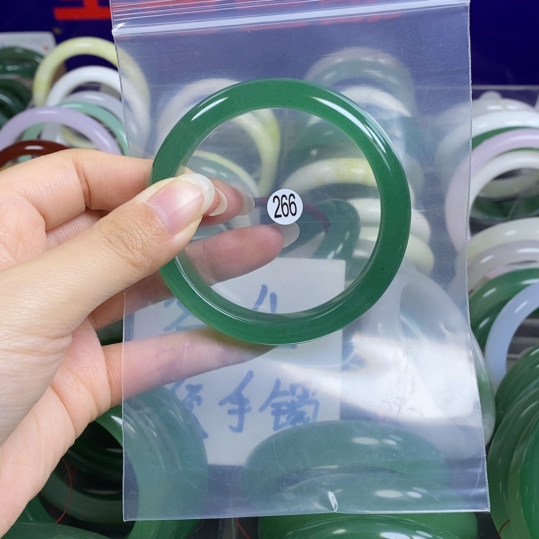 石英质玉手镯未镶嵌58