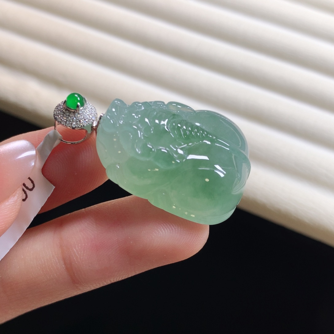 翡翠颈饰18K金镶嵌大貔貅