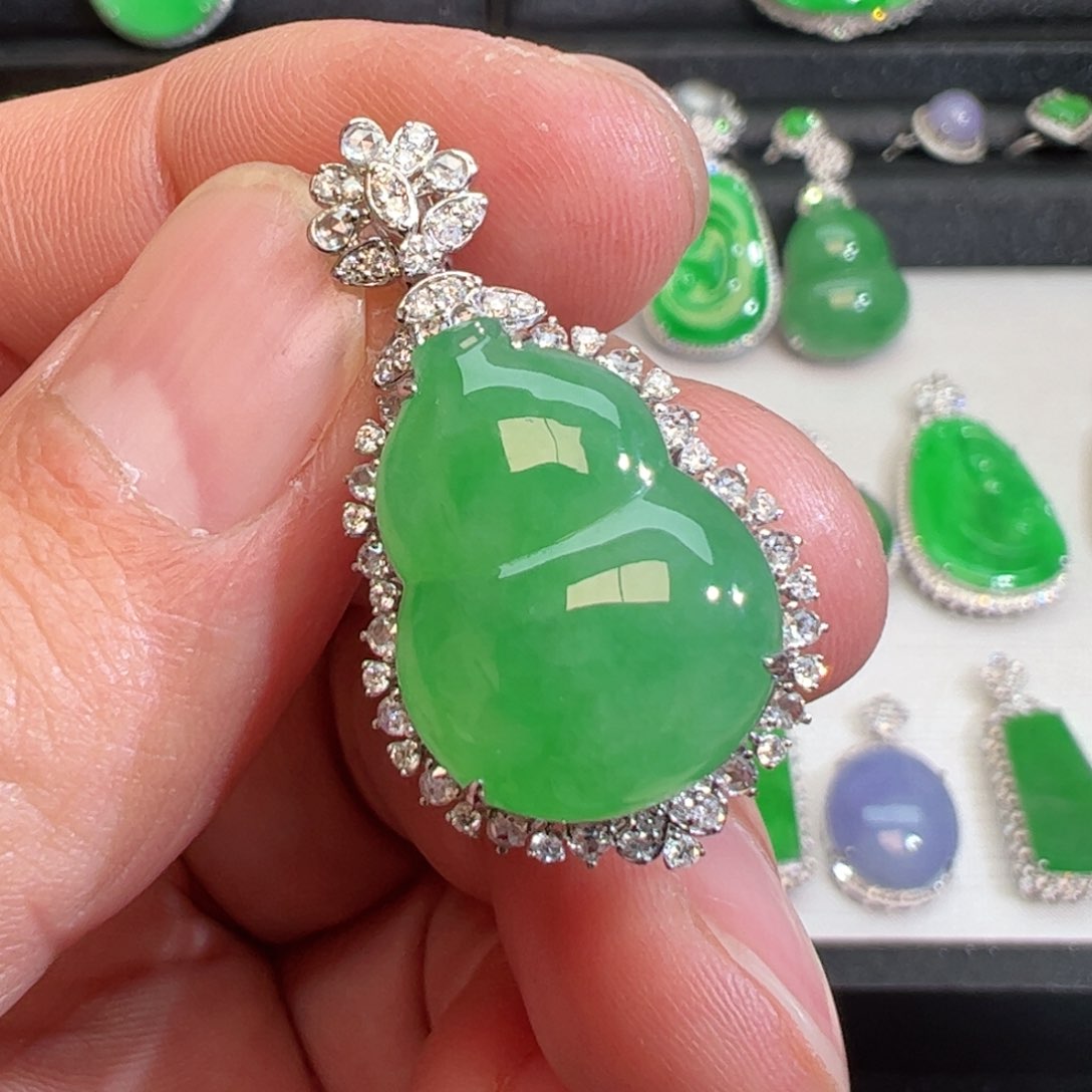 翡翠吊坠(不含链)18K金镶嵌