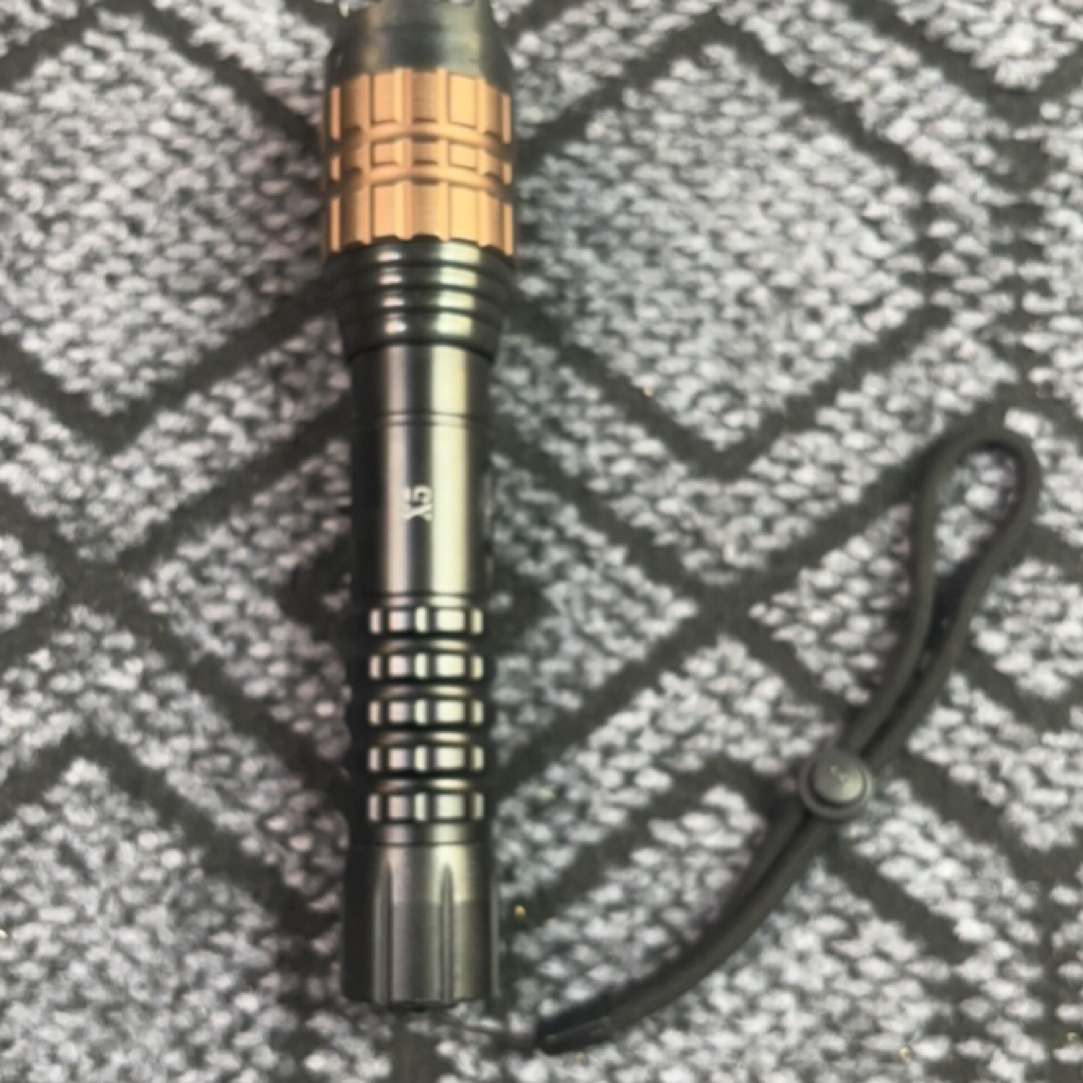 新款户外多功能防身强光手电-X5