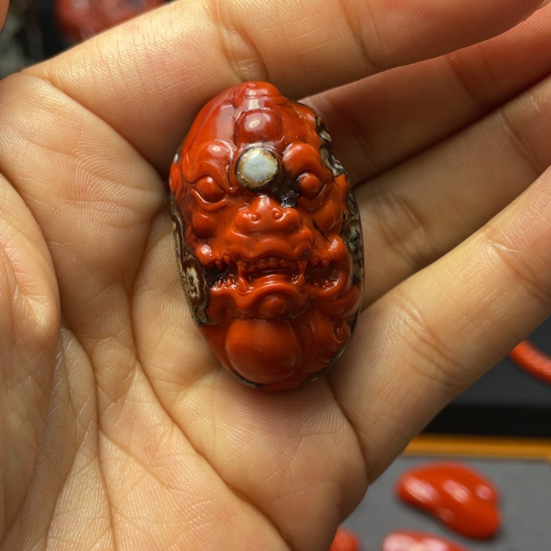 南红玛瑙未镶嵌颈饰阿东寨老南红原矿柿子红兽面吊坠31g