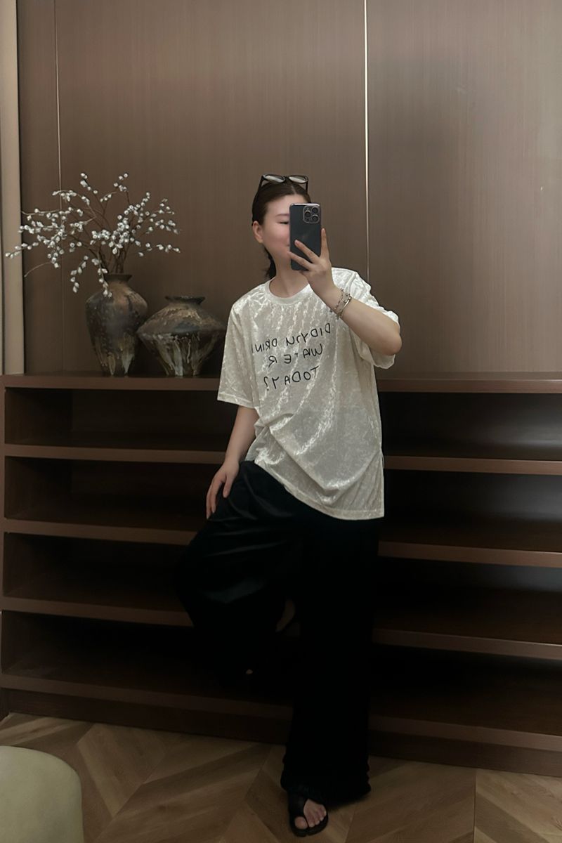 2025年秋季新款欧版垫肩宽松字母高级感丝绒垂感大版女士短袖