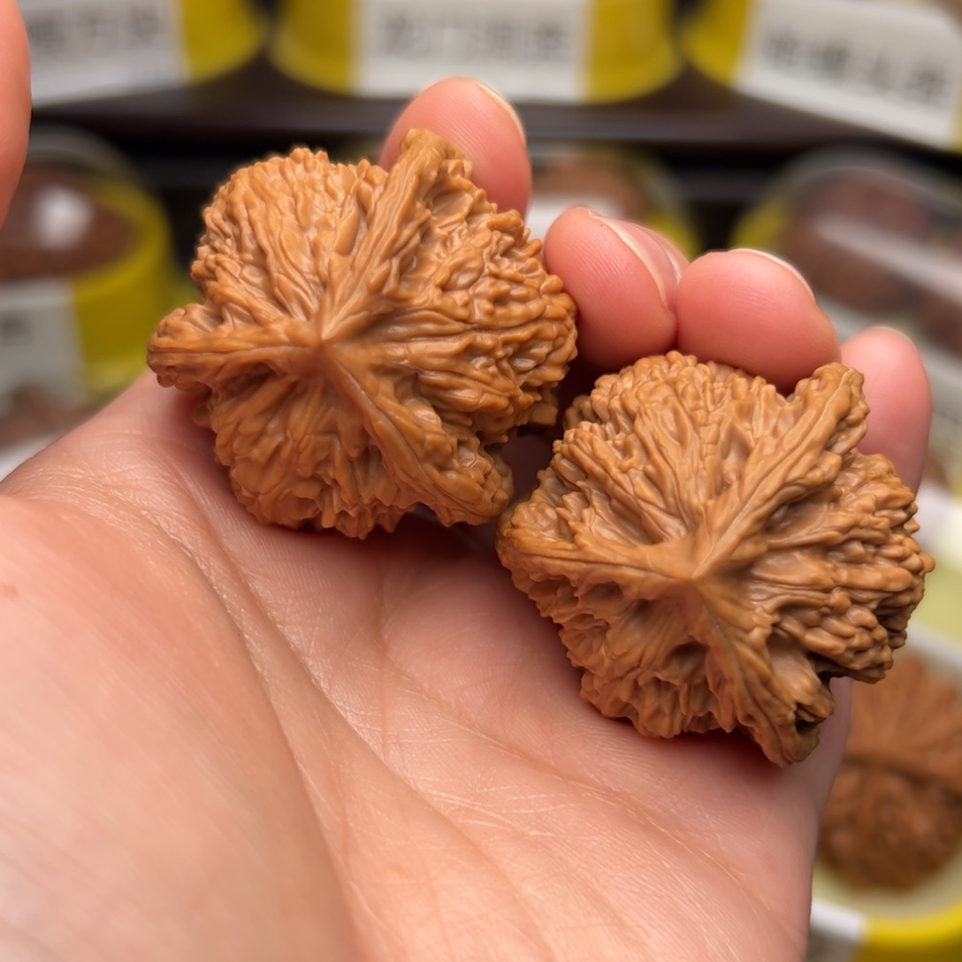 文玩核桃吊坠核虎头