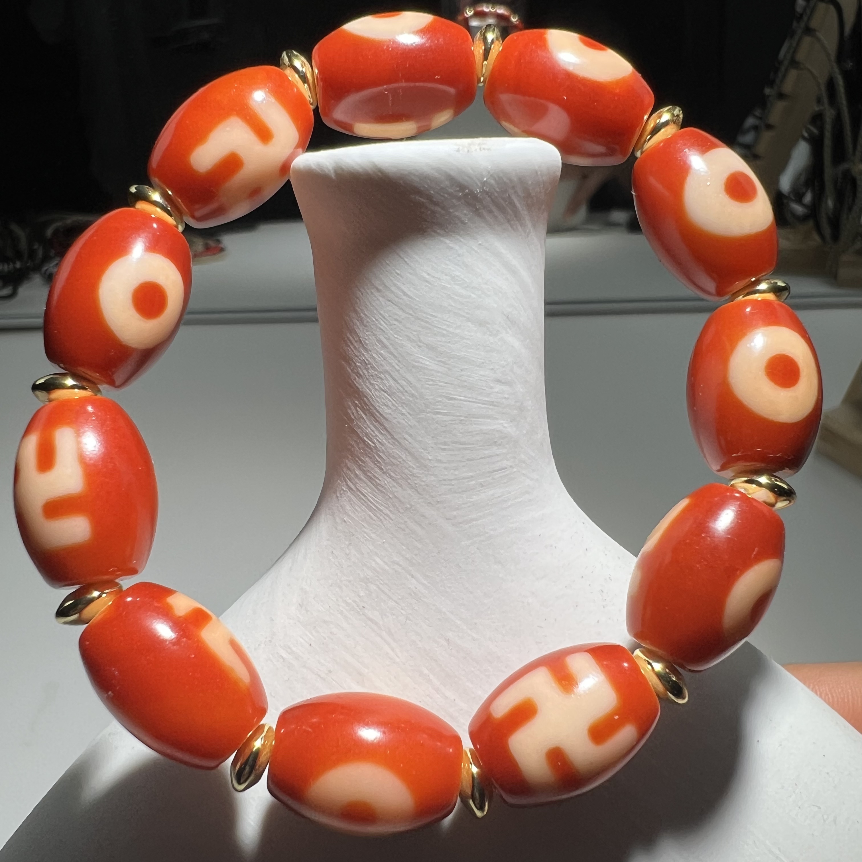 天然玛瑙高品红肉一眼万字手串