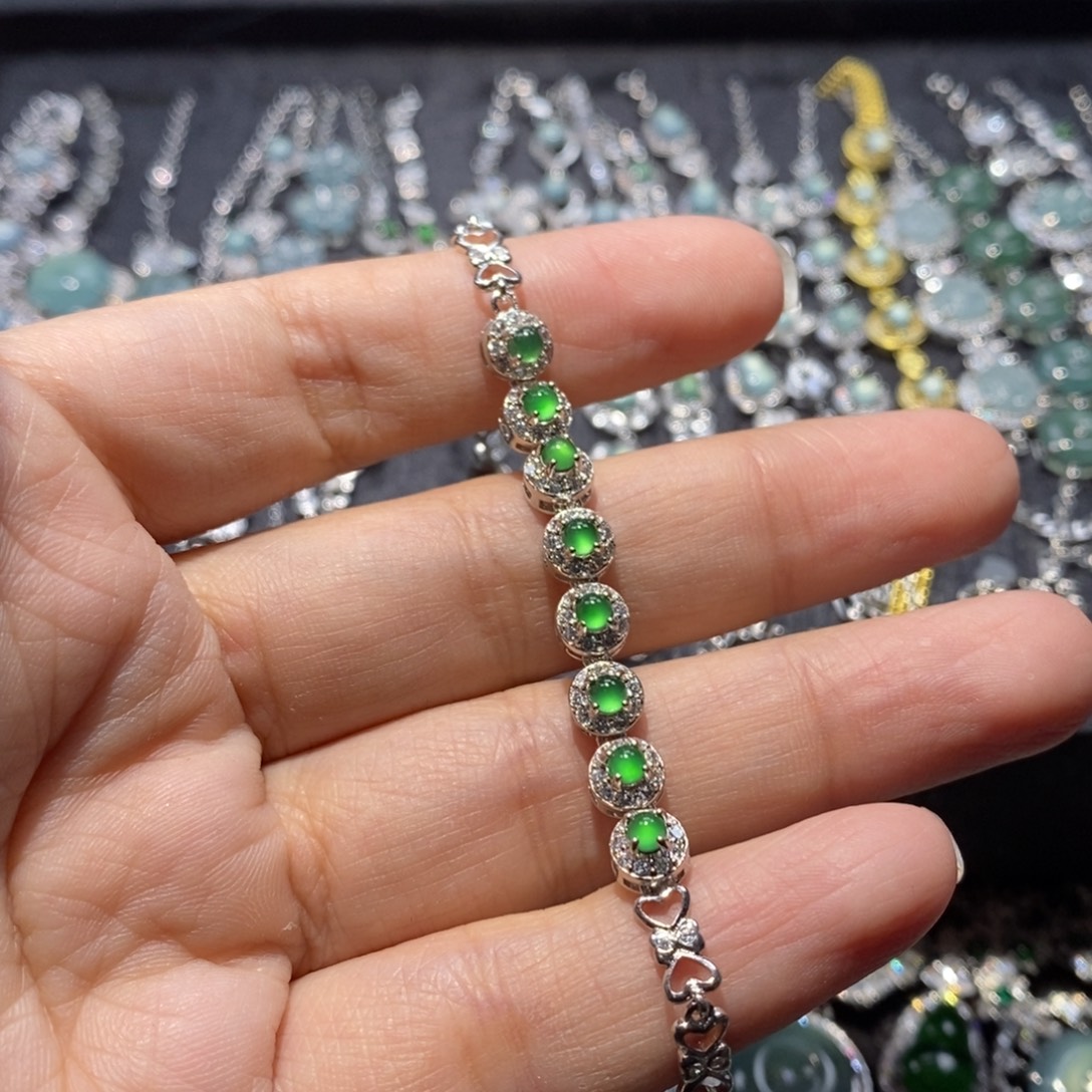 雲***-翡翠未镶嵌颈饰翡翠