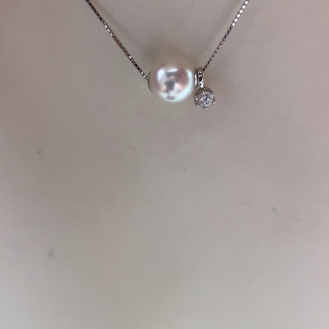 吊坠(赠链)18K金镶嵌海水珍珠8-8.5mm ak路路通